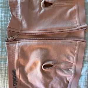 Hands free pumping bra